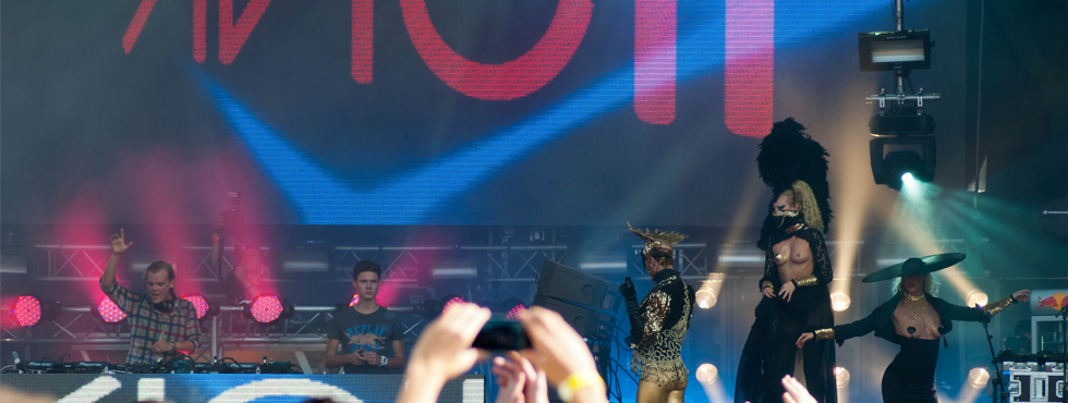 Avicii DJ (Photo: CC Wikimedia Jalil Arfaoui)